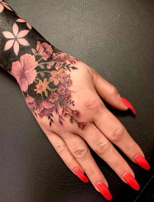 Handtattoo in colour ibiza